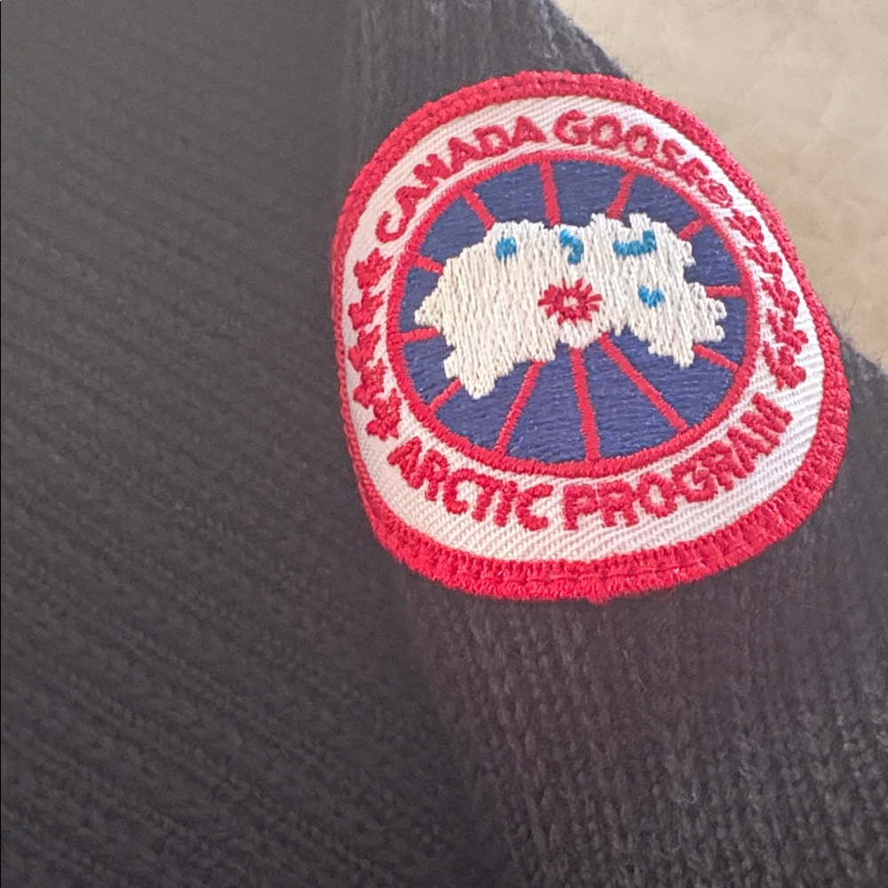 Men’s Canada Goose HyBridge knit jacket. - Picture 14 of 15